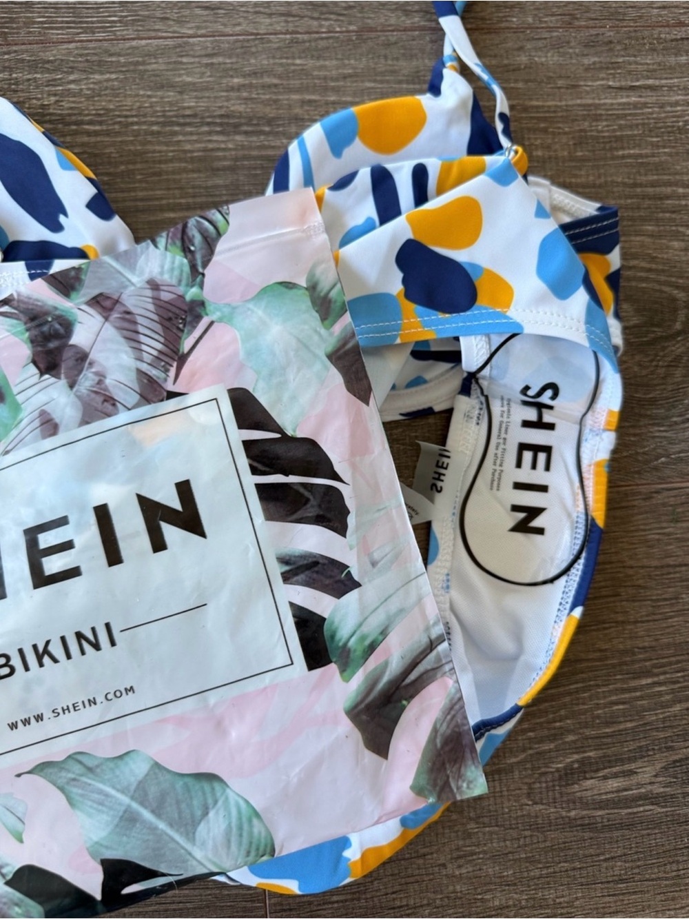 Bikini Set with Abstract Print - Picture 3 of 3
